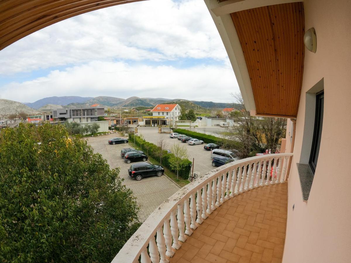 Hotel Hasmegaj Mahall' e Kryethuit 외부 사진