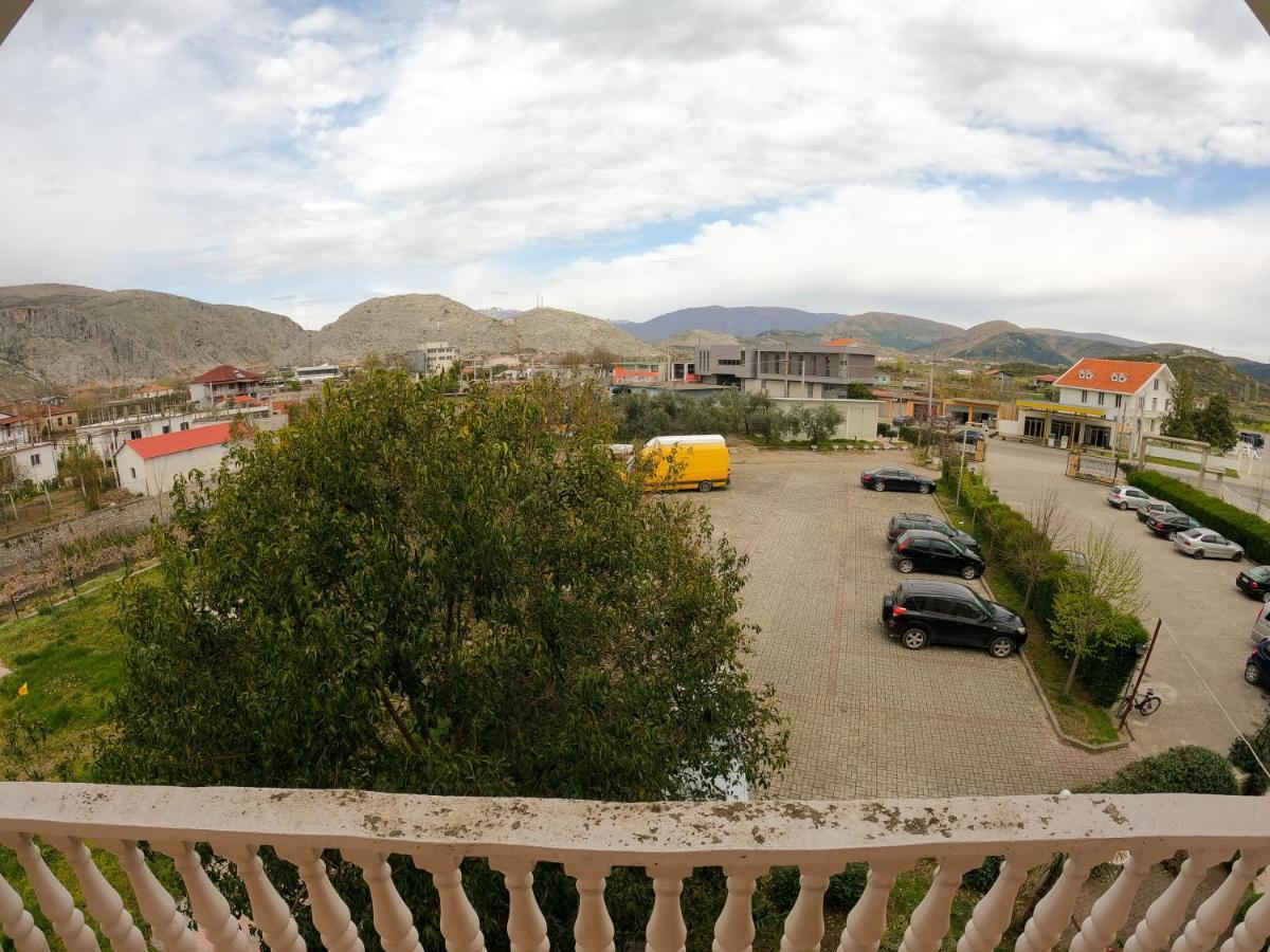 Hotel Hasmegaj Mahall' e Kryethuit 외부 사진