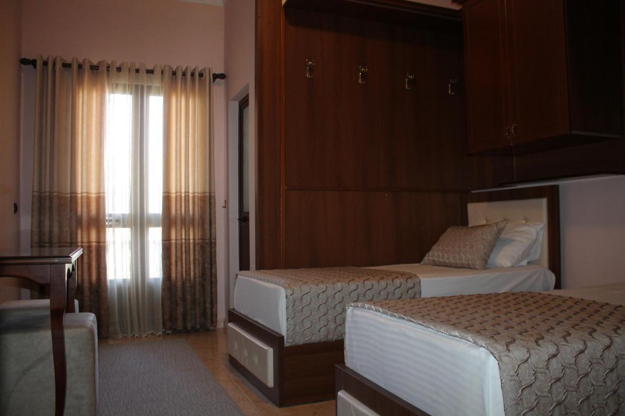 Hotel Hasmegaj Mahall' e Kryethuit 외부 사진