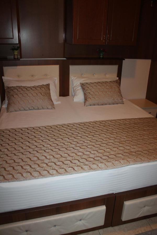 Hotel Hasmegaj Mahall' e Kryethuit 외부 사진