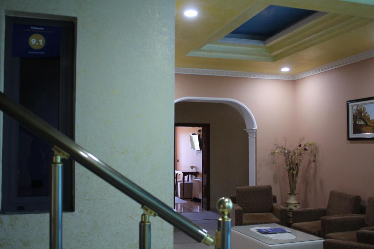 Hotel Hasmegaj Mahall' e Kryethuit 외부 사진