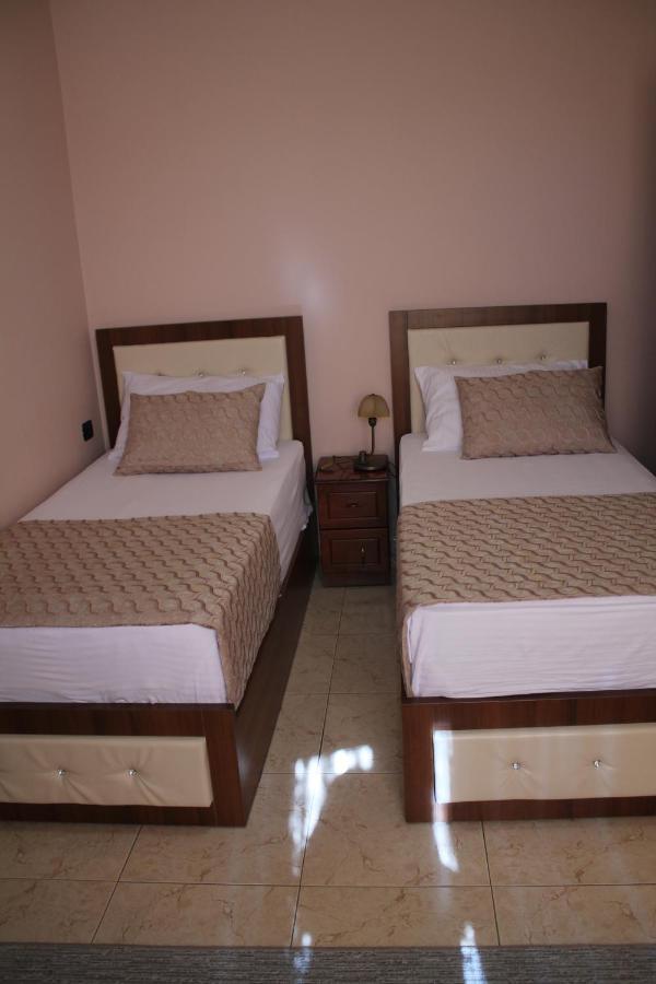 Hotel Hasmegaj Mahall' e Kryethuit 외부 사진
