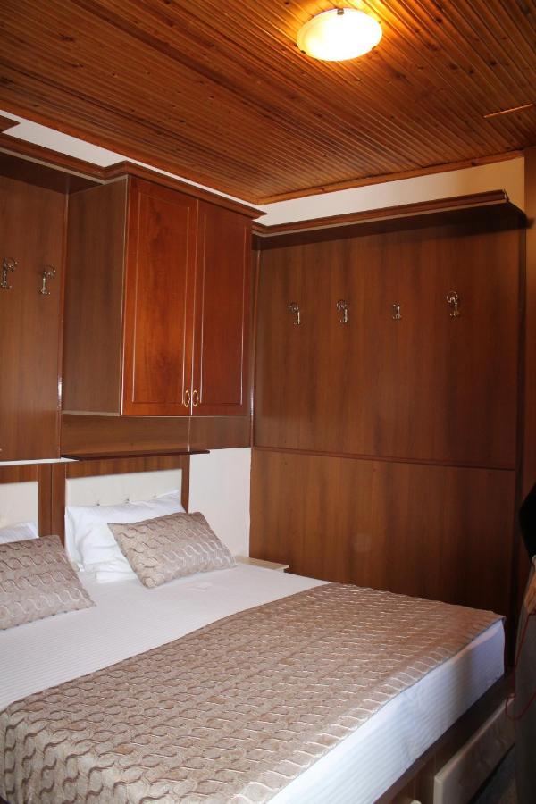 Hotel Hasmegaj Mahall' e Kryethuit 외부 사진