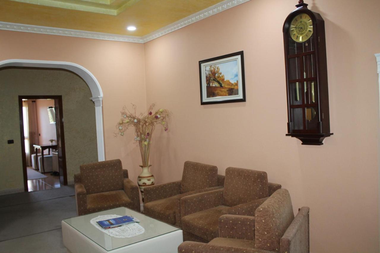 Hotel Hasmegaj Mahall' e Kryethuit 외부 사진