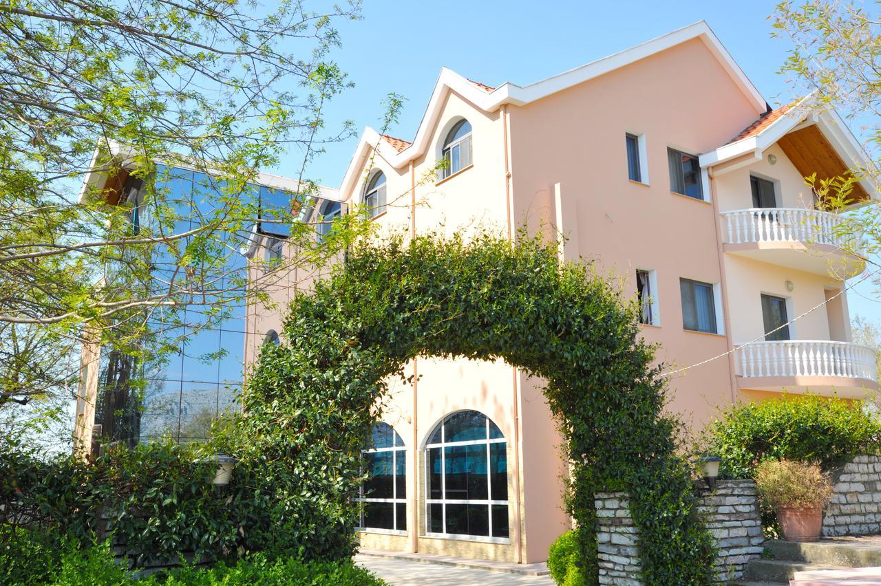 Hotel Hasmegaj Mahall' e Kryethuit 외부 사진