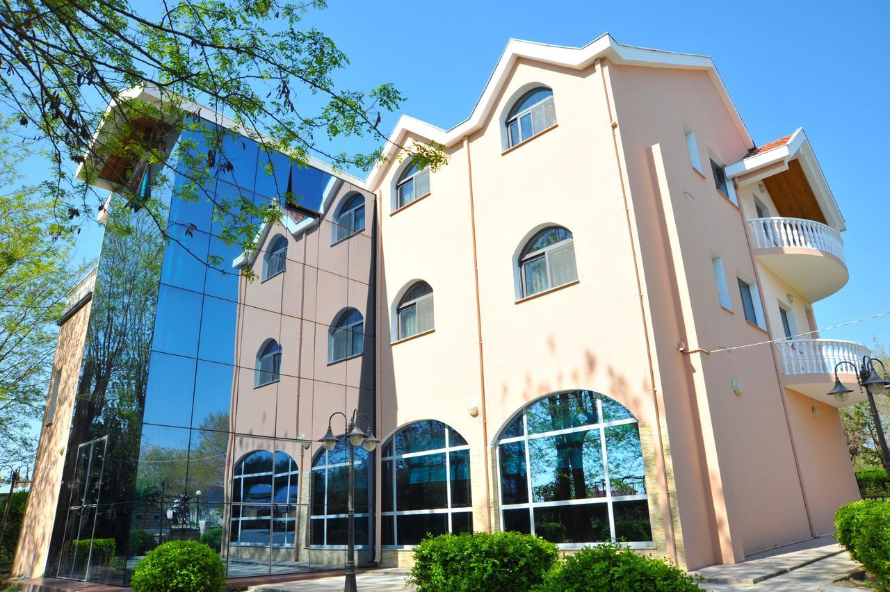 Hotel Hasmegaj Mahall' e Kryethuit 외부 사진
